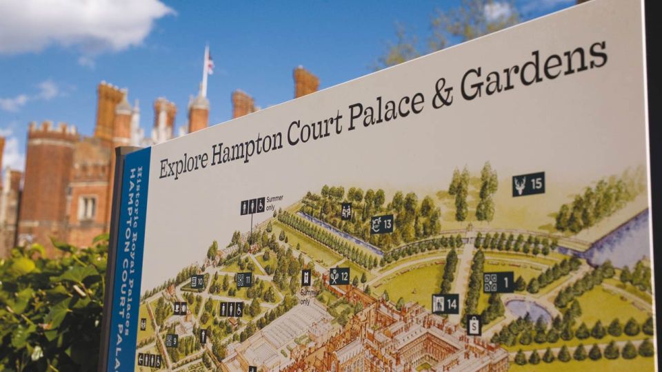 Hampton Court Palace & Gardens map sign